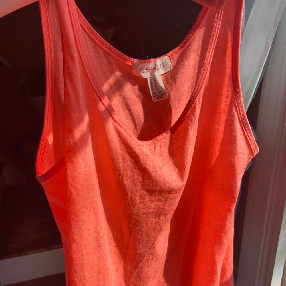 Pink tank top - Picture 3 of 4